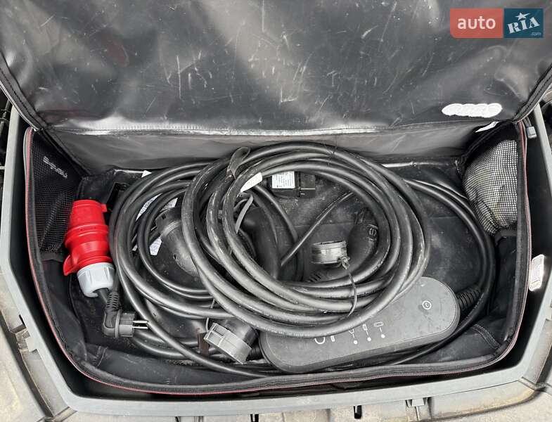Позашляховик / Кросовер Audi e-tron 2021 в Києві фото 51 Позашляховик / Кросовер Audi e-tron 2021 в Києві