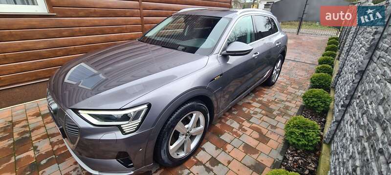 Позашляховик / Кросовер Audi e-tron 2019 в Рівному