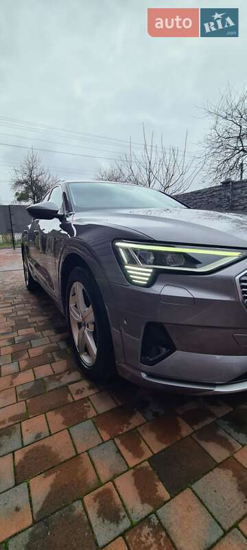 Позашляховик / Кросовер Audi e-tron 2019 в Рівному