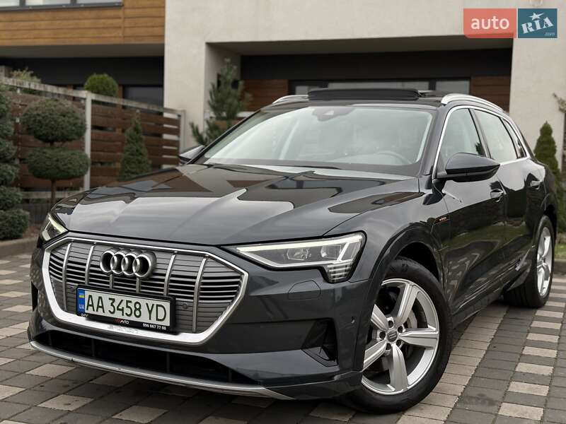 Позашляховик / Кросовер Audi e-tron 2019 в Стрию