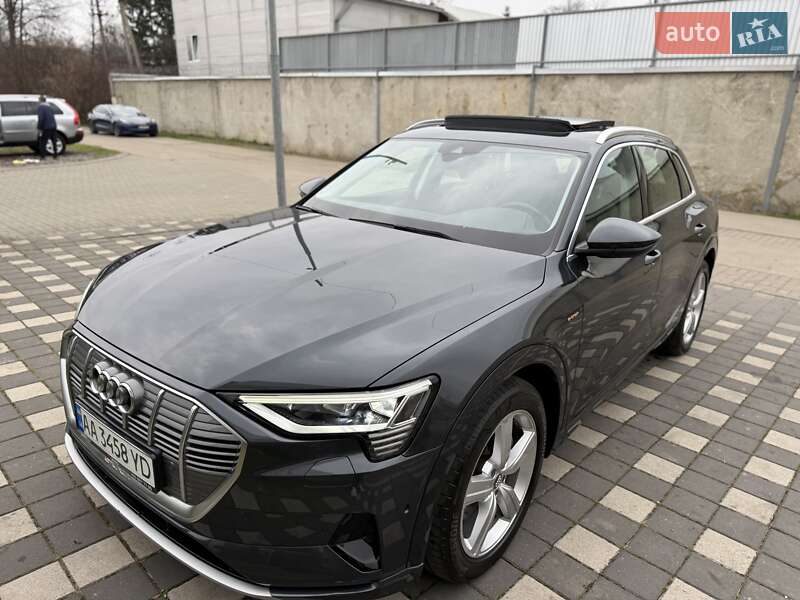 Позашляховик / Кросовер Audi e-tron 2019 в Стрию