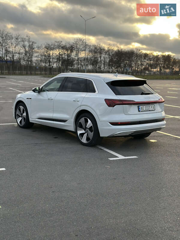 Внедорожник / Кроссовер Audi e-tron 2019 в Днепре фото 4 Внедорожник / Кроссовер Audi e-tron 2019 в Днепре
