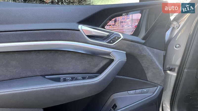 Позашляховик / Кросовер Audi e-tron 2019 в Львові