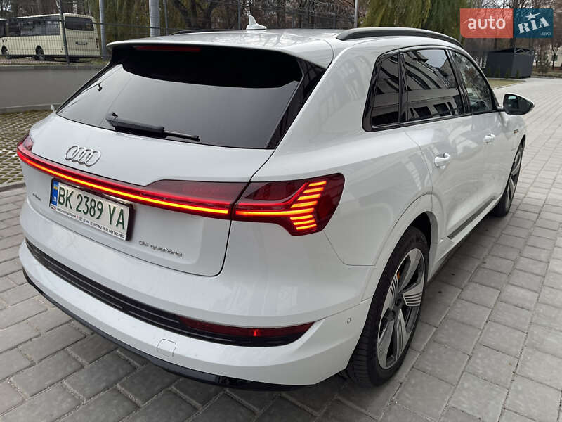 Позашляховик / Кросовер Audi e-tron 2019 в Рівному