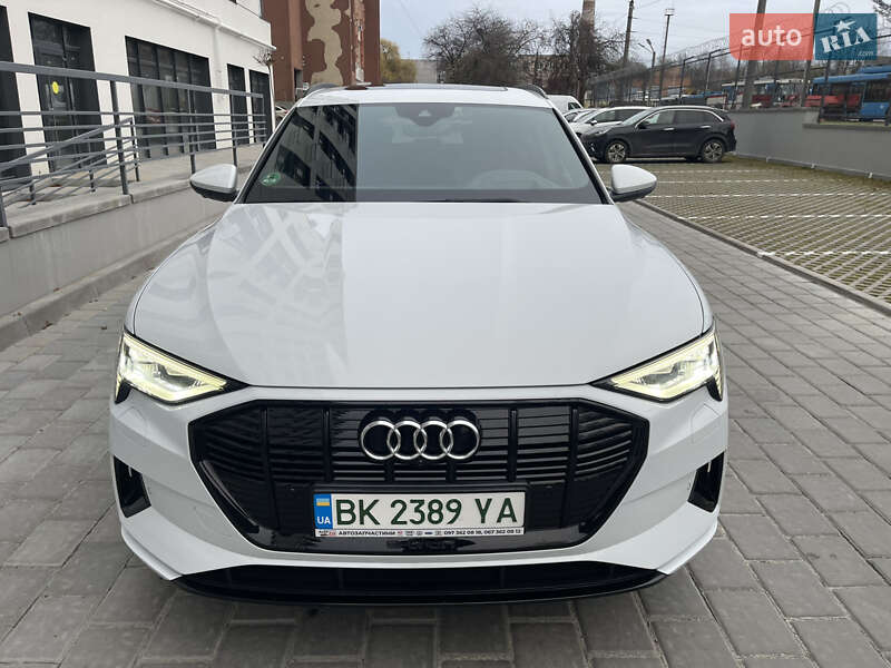 Позашляховик / Кросовер Audi e-tron 2019 в Рівному