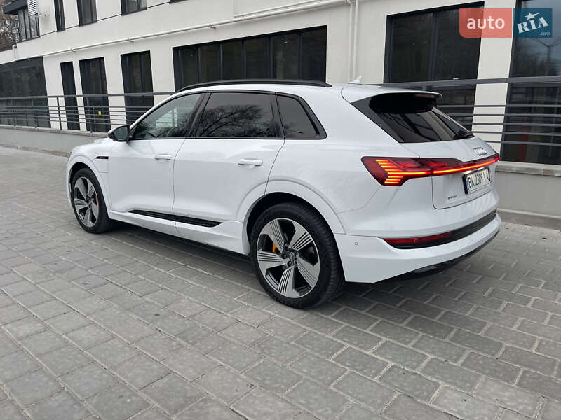 Позашляховик / Кросовер Audi e-tron 2019 в Рівному