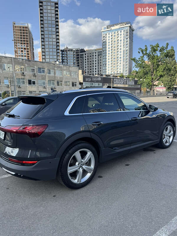 Позашляховик / Кросовер Audi e-tron 2020 в Києві фото 5 Позашляховик / Кросовер Audi e-tron 2020 в Києві