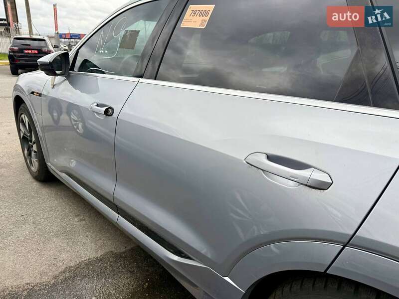 Позашляховик / Кросовер Audi e-tron 2022 в Києві