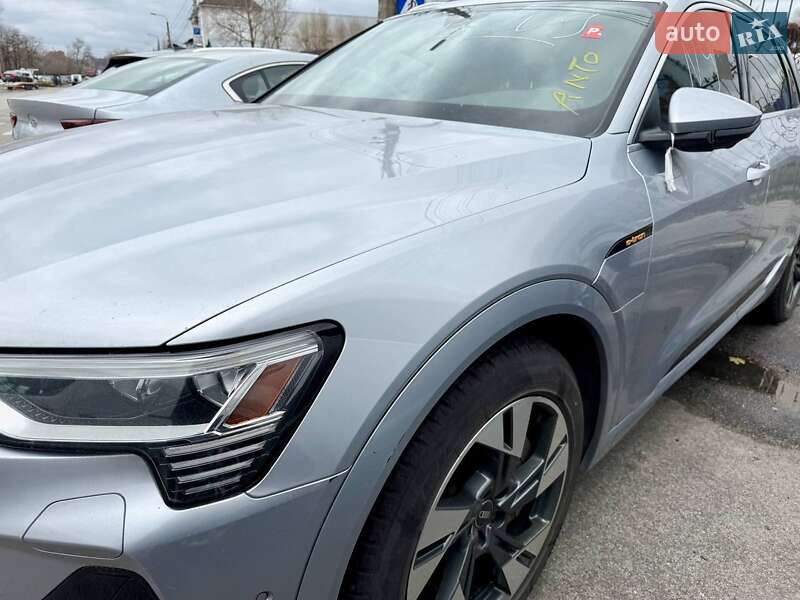 Позашляховик / Кросовер Audi e-tron 2022 в Києві