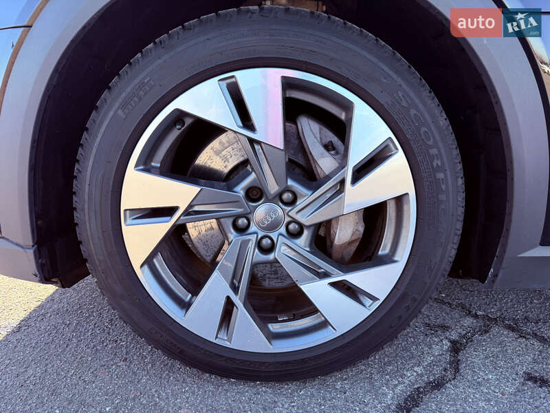 Внедорожник / Кроссовер Audi e-tron 2019 в Львове