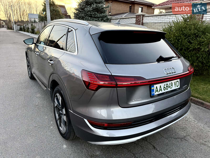Позашляховик / Кросовер Audi e-tron 2021 в Києві фото 13 Позашляховик / Кросовер Audi e-tron 2021 в Києві