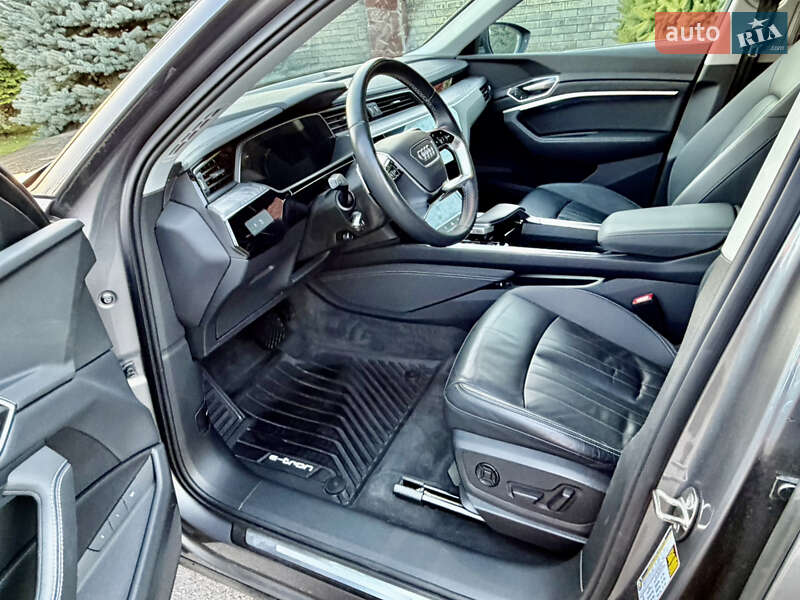 Позашляховик / Кросовер Audi e-tron 2021 в Києві фото 18 Позашляховик / Кросовер Audi e-tron 2021 в Києві