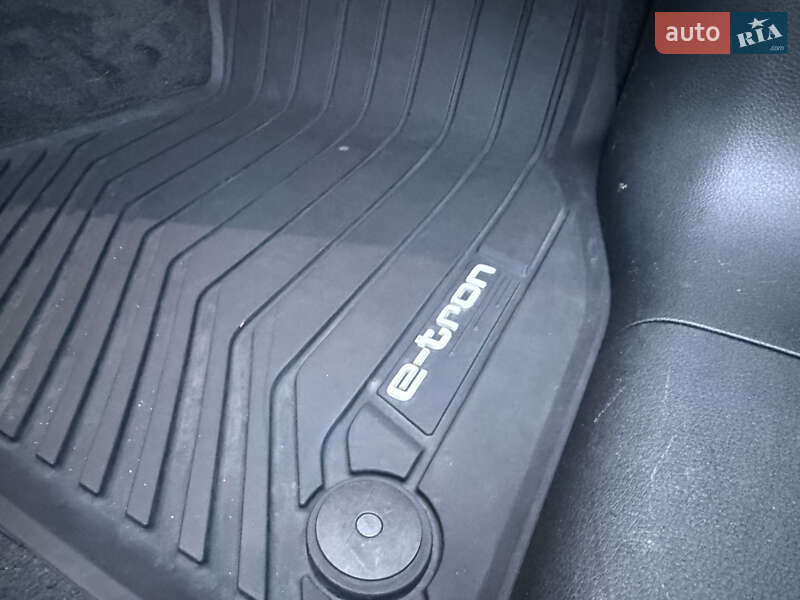 Позашляховик / Кросовер Audi e-tron 2021 в Києві фото 25 Позашляховик / Кросовер Audi e-tron 2021 в Києві