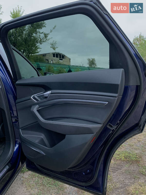 Позашляховик / Кросовер Audi e-tron 2021 в Хмельницькому фото 21 Позашляховик / Кросовер Audi e-tron 2021 в Хмельницькому