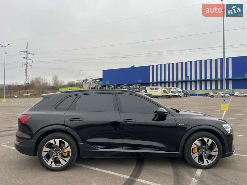 Позашляховик / Кросовер Audi e-tron 2022 в Рівному