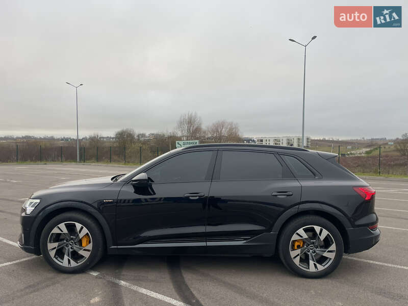 Позашляховик / Кросовер Audi e-tron 2022 в Рівному