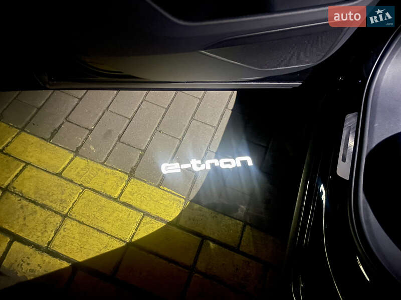Позашляховик / Кросовер Audi e-tron 2022 в Рівному