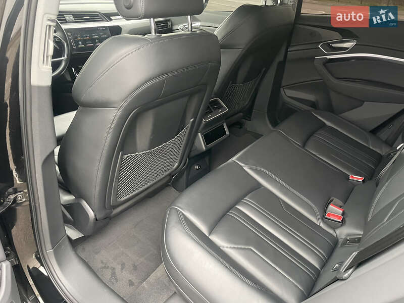 Позашляховик / Кросовер Audi e-tron 2022 в Рівному