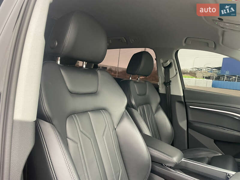 Позашляховик / Кросовер Audi e-tron 2022 в Рівному
