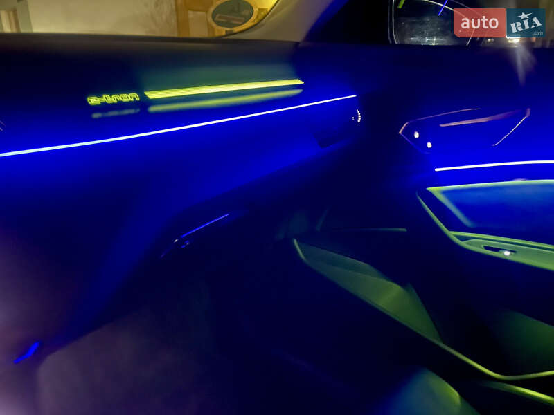 Позашляховик / Кросовер Audi e-tron 2022 в Рівному