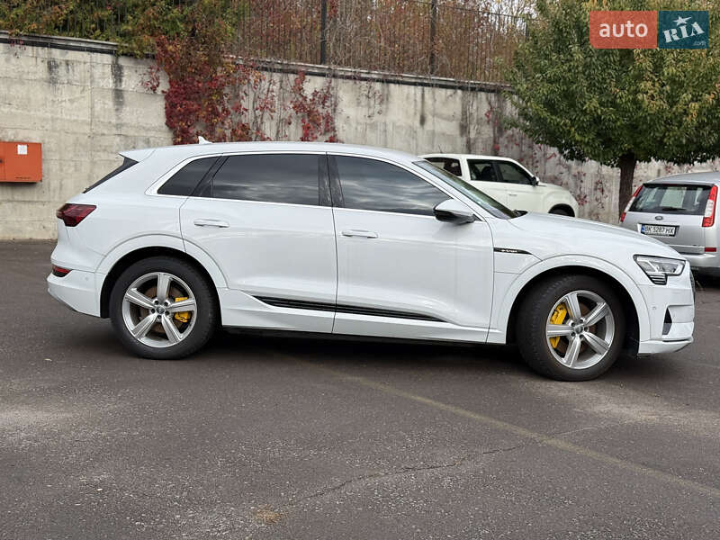 Позашляховик / Кросовер Audi e-tron 2021 в Рівному
