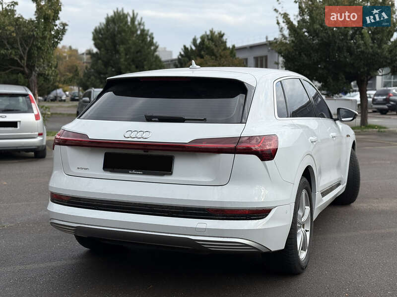 Позашляховик / Кросовер Audi e-tron 2021 в Рівному