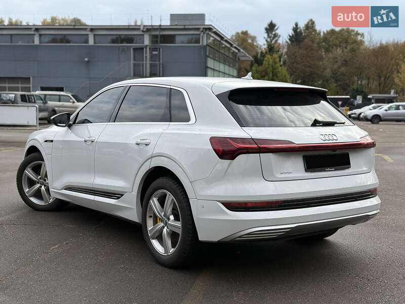 Позашляховик / Кросовер Audi e-tron 2021 в Рівному