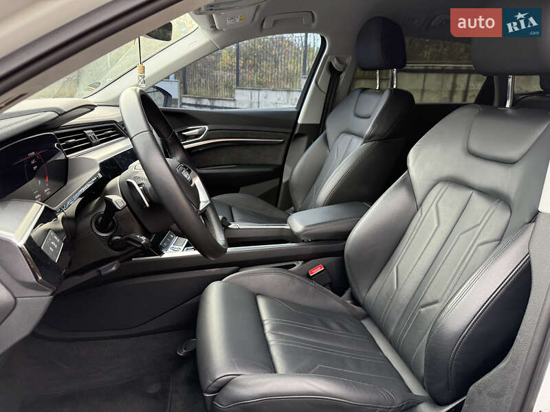 Позашляховик / Кросовер Audi e-tron 2021 в Рівному