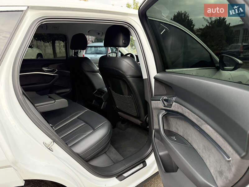 Позашляховик / Кросовер Audi e-tron 2021 в Рівному