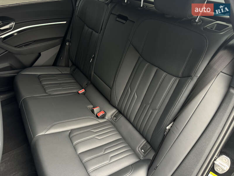 Внедорожник / Кроссовер Audi e-tron 2022 в Мукачево