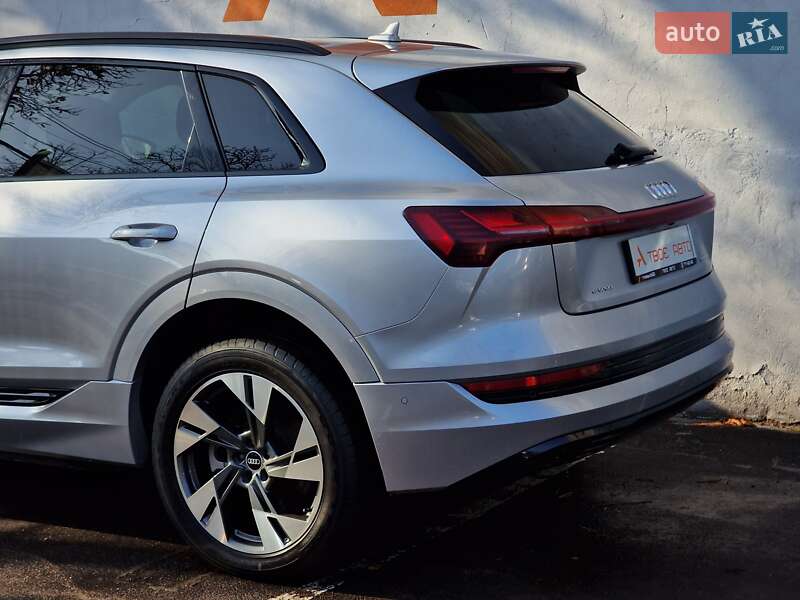 Внедорожник / Кроссовер Audi e-tron 2020 в Одессе