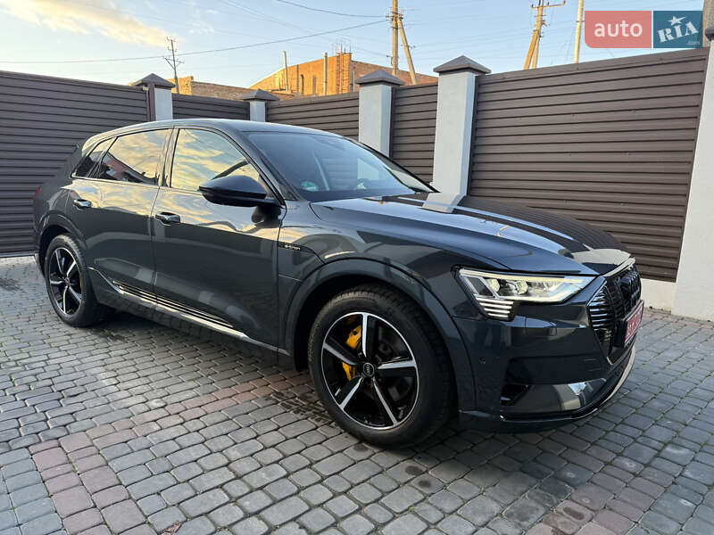 Позашляховик / Кросовер Audi e-tron 2022 в Луцьку