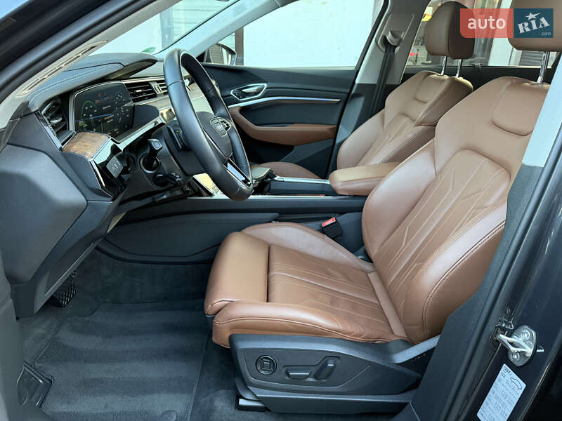 Позашляховик / Кросовер Audi e-tron 2022 в Луцьку