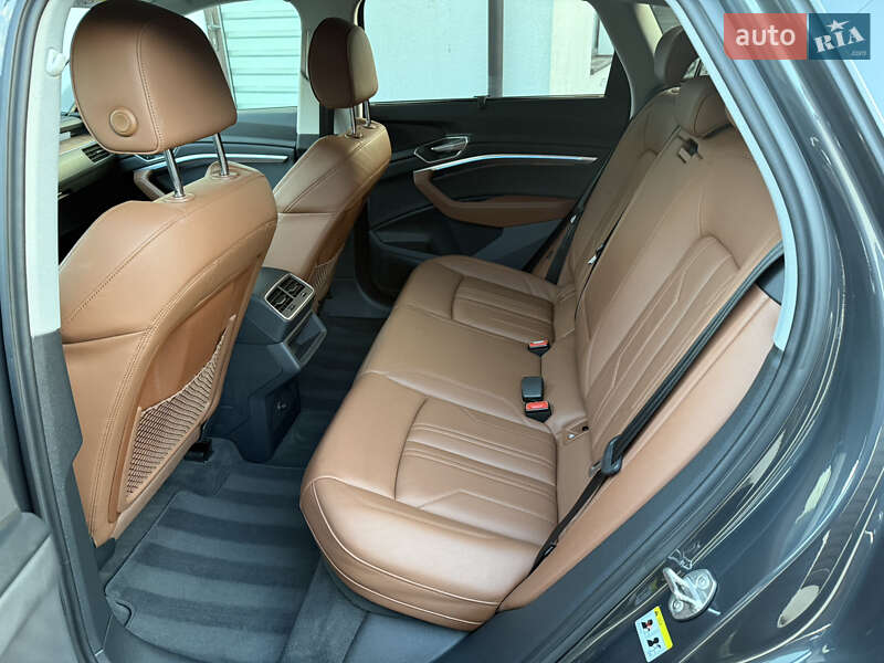 Позашляховик / Кросовер Audi e-tron 2022 в Луцьку