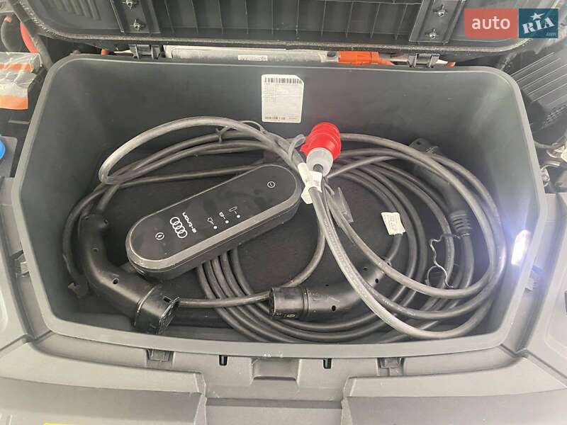 Позашляховик / Кросовер Audi e-tron 2020 в Ірпені