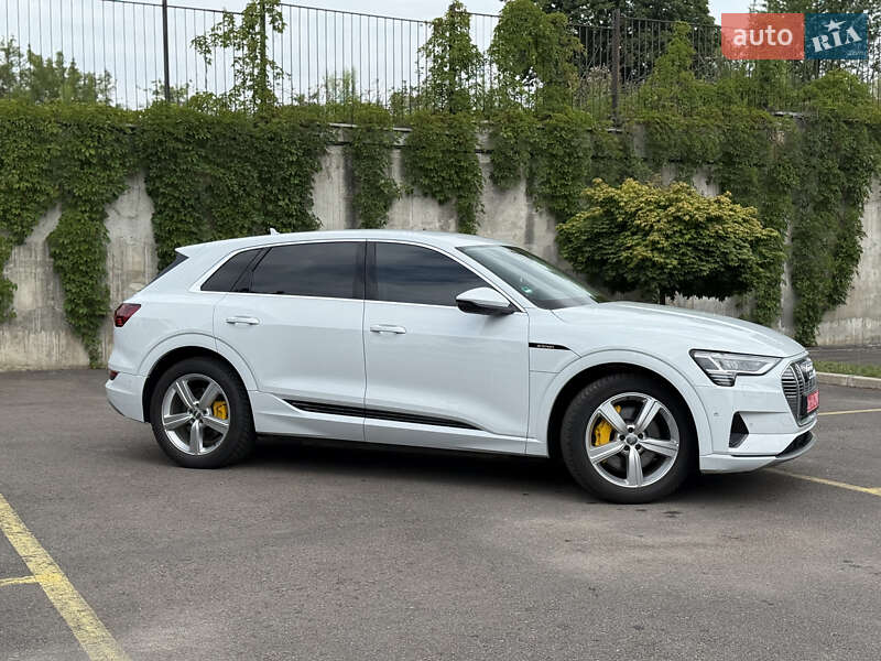 Позашляховик / Кросовер Audi e-tron 2021 в Рівному