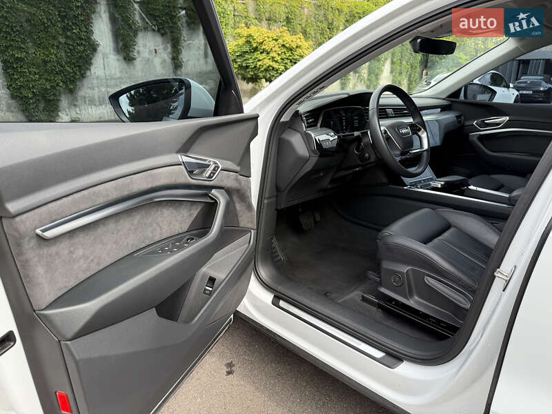 Позашляховик / Кросовер Audi e-tron 2021 в Рівному