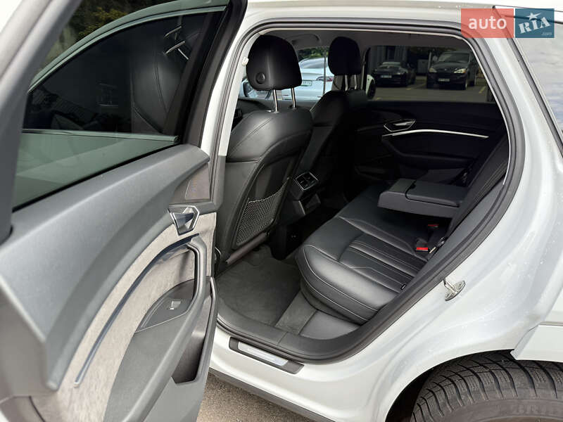 Позашляховик / Кросовер Audi e-tron 2021 в Рівному