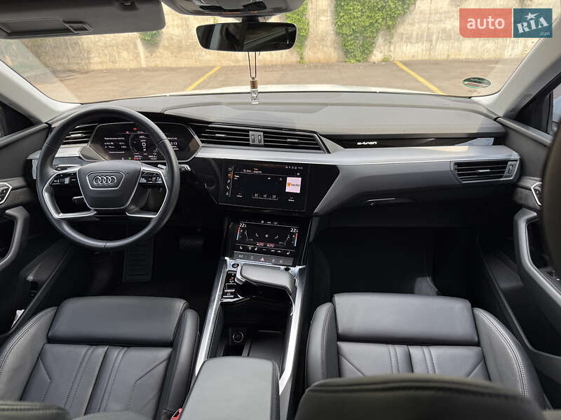 Позашляховик / Кросовер Audi e-tron 2021 в Рівному