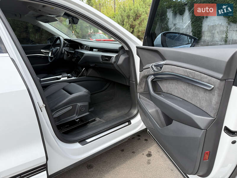Позашляховик / Кросовер Audi e-tron 2021 в Рівному