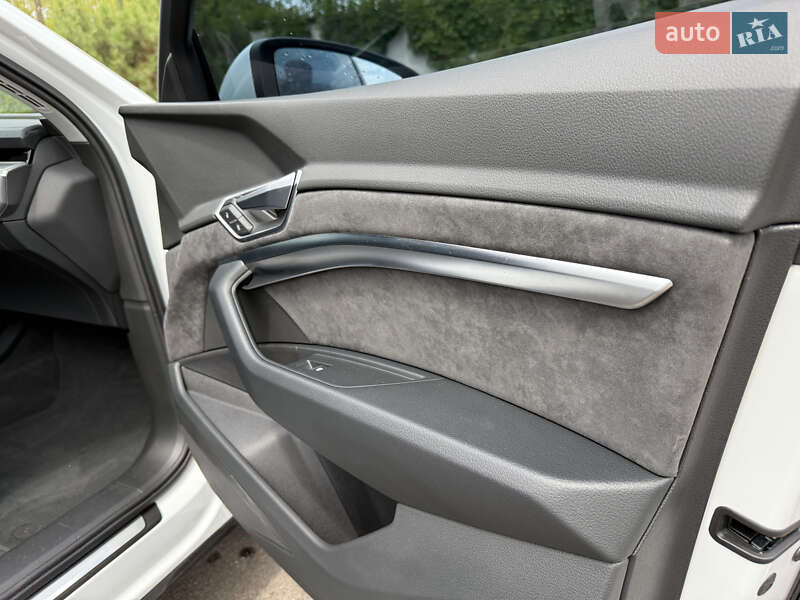 Позашляховик / Кросовер Audi e-tron 2021 в Рівному