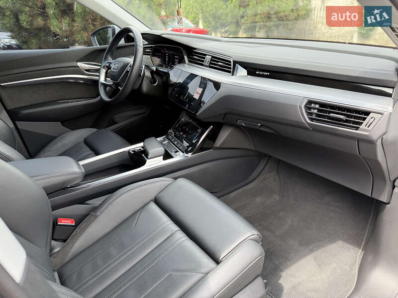 Позашляховик / Кросовер Audi e-tron 2021 в Рівному