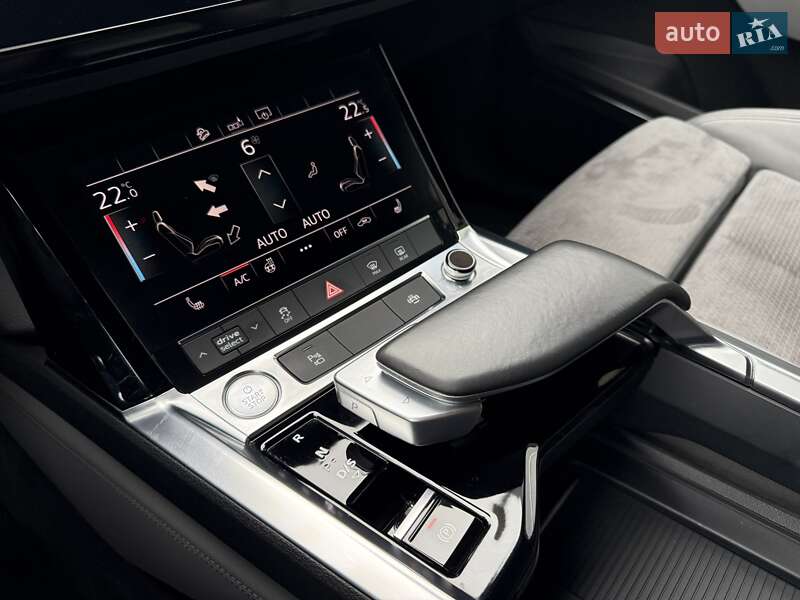 Позашляховик / Кросовер Audi e-tron 2020 в Красилові