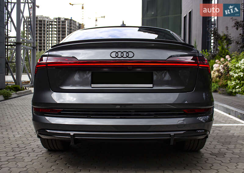 Позашляховик / Кросовер Audi e-tron 2021 в Києві