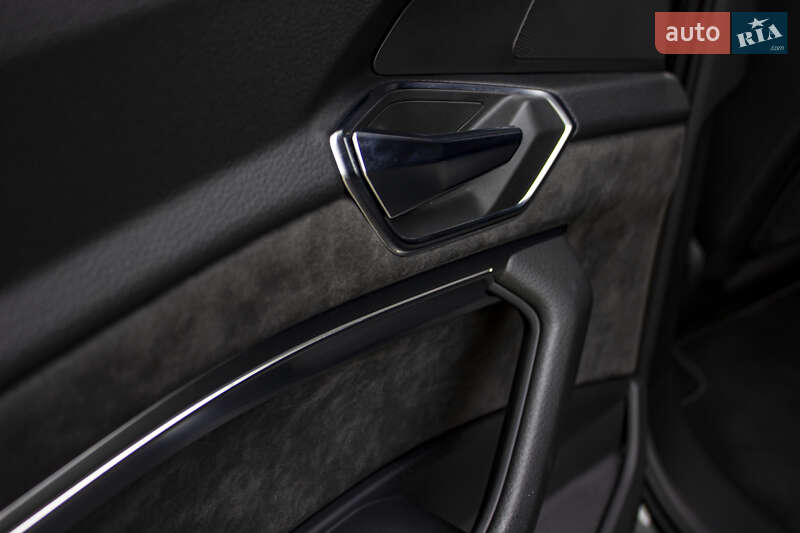 Позашляховик / Кросовер Audi e-tron 2021 в Києві