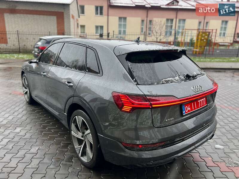 Позашляховик / Кросовер Audi e-tron 2021 в Дніпрі