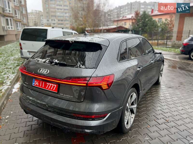 Позашляховик / Кросовер Audi e-tron 2021 в Дніпрі