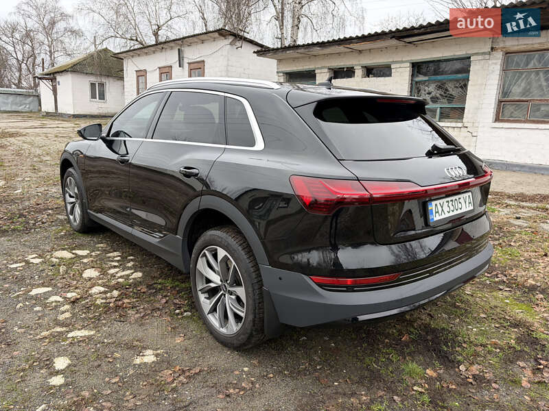 Позашляховик / Кросовер Audi e-tron 2021 в Зміїві
