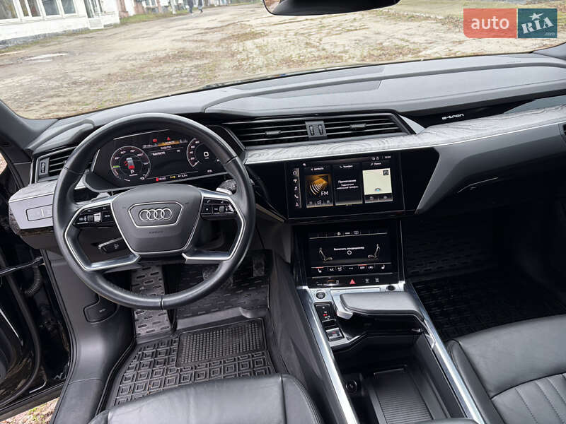 Позашляховик / Кросовер Audi e-tron 2021 в Зміїві