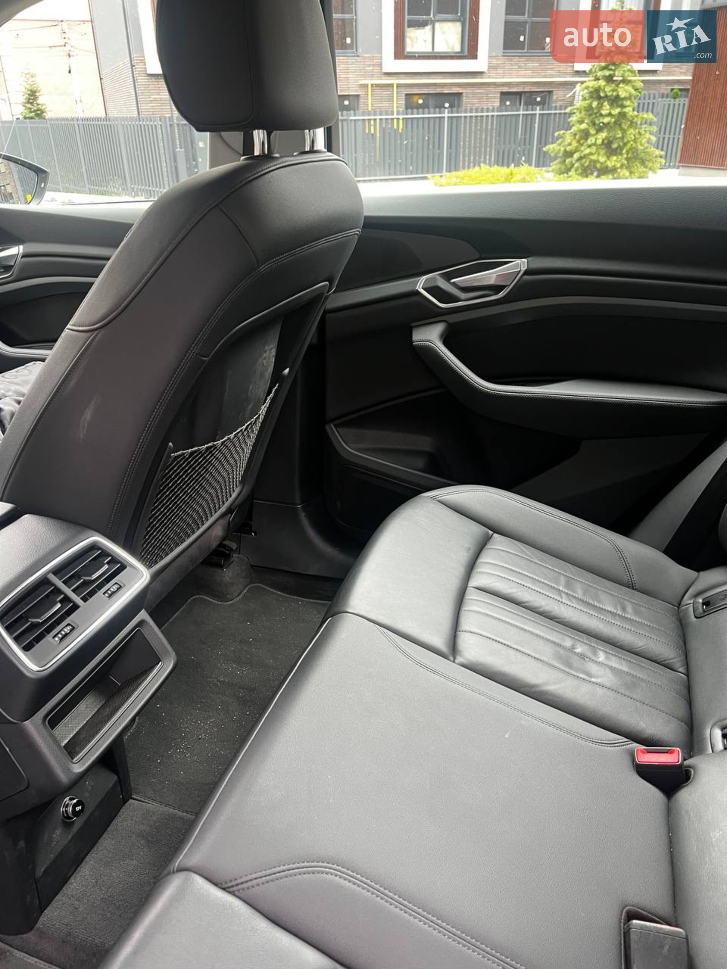 2019 Audi e-tron - мініатюра 10